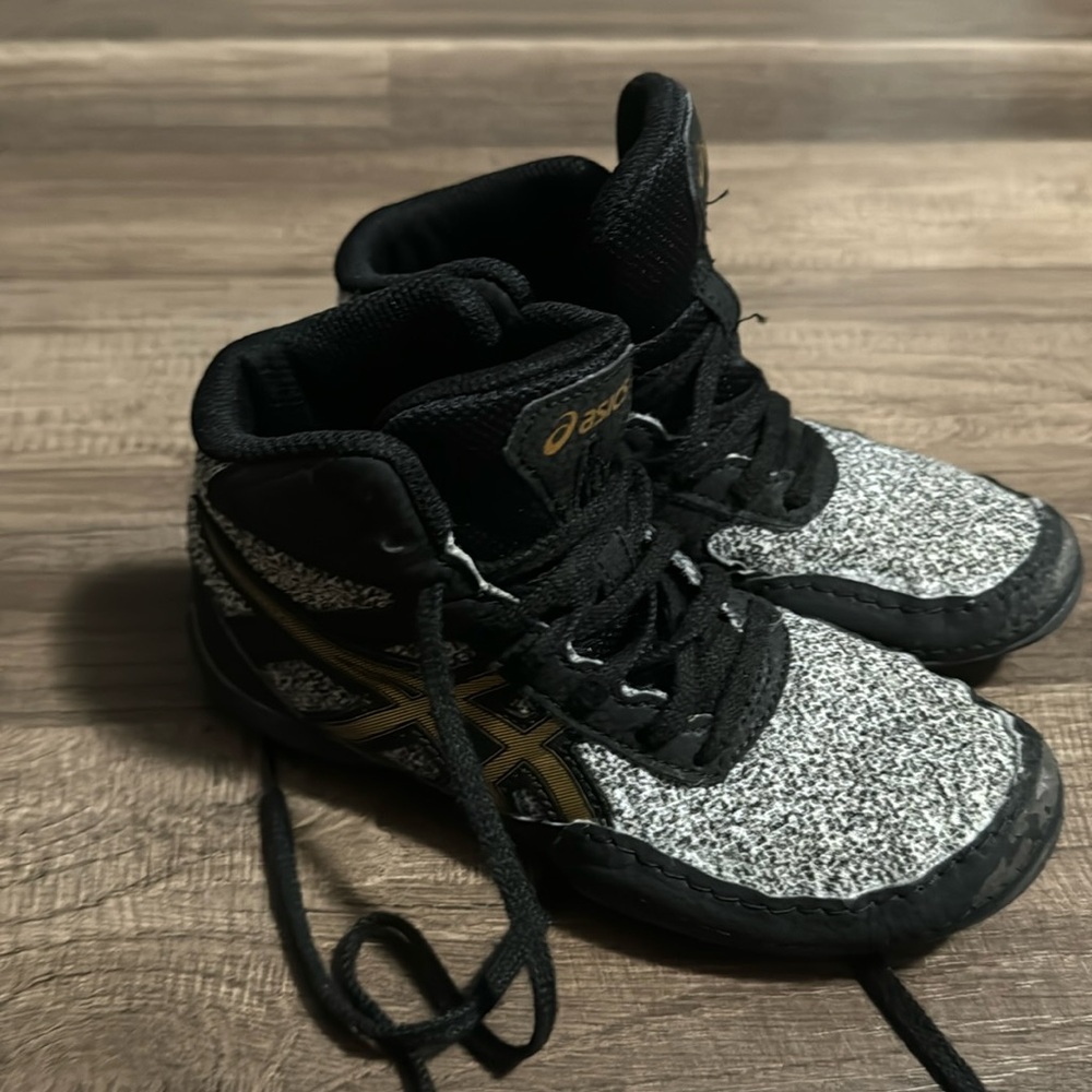 ASICS wrestling shoes size 13K